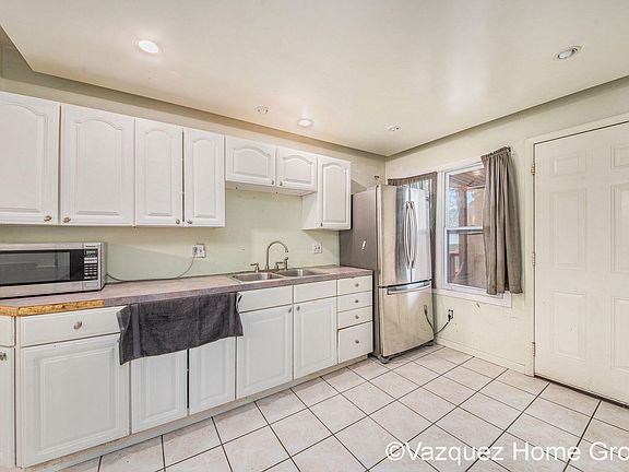 3rd image of 927 McReynolds Ave NW