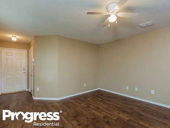 3rd image of 4924 Waterford Dr