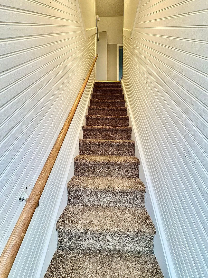 816 E. Grove St — Photo 2
