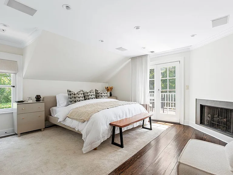 232 Hill St — Photo 32
