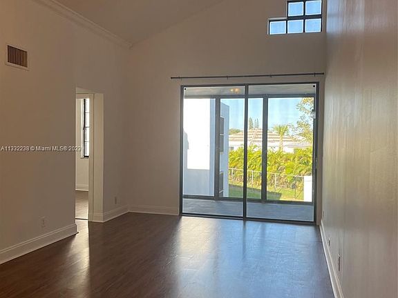 3rd image of 211 Lake Pointe Dr APT 208