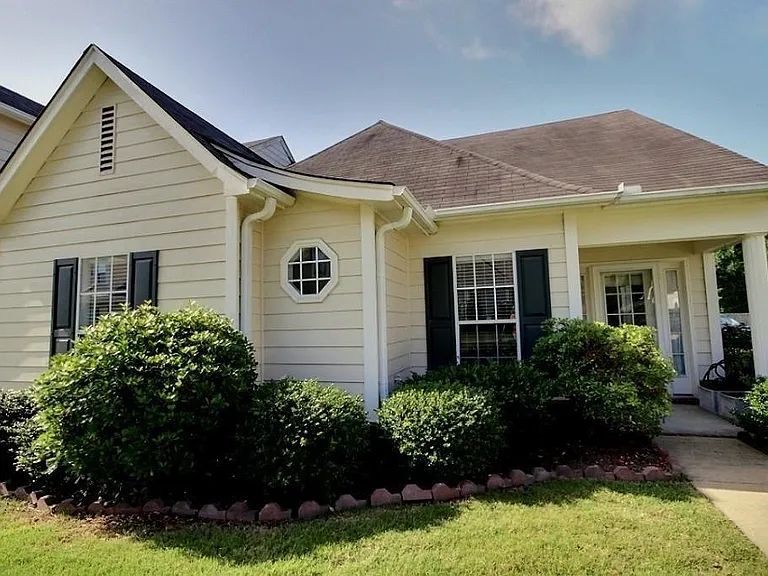 140 Center Springs Dr — Photo 1