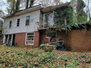 495 Valley Lake Dr, Stone Mountain, GA 30087