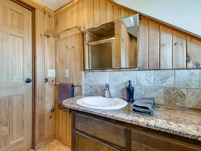 1072 Route 100 — Photo 22