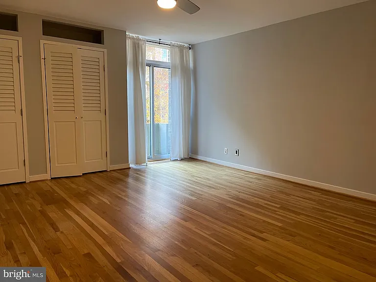 457 N St SW — Photo 30