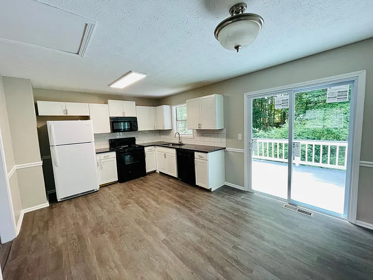 4215 New Towne Dr — Photo 5