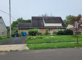 333 Holly Dr, Levittown, PA