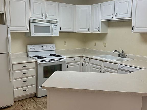 5th image of 415 King St APT 803