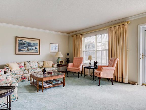 4th image of 2721 Ocean Dr