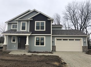 704 Sutton Dr, Watertown, WI 53094