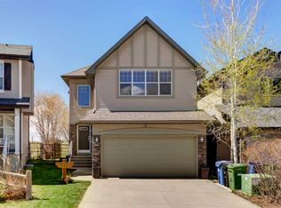 143 E Cougarstone Ct SW, Calgary, AB T3H 5R4