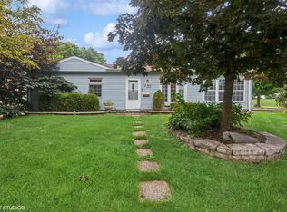 27 Ridge Cir, Streamwood, IL 60107