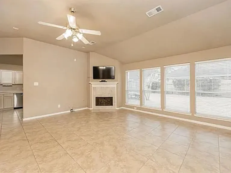 3 bed, 1684 sqft, $2,100 — Photo 4