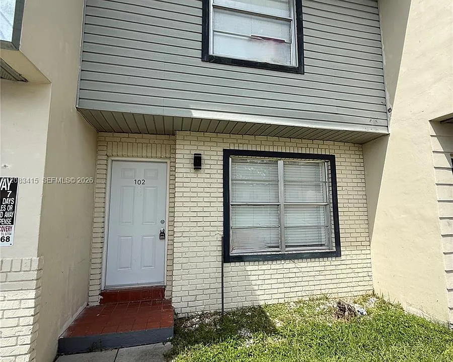 470 NE 18th Ave #102