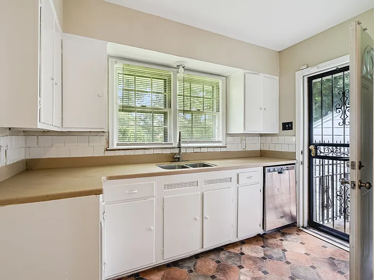1311 Parkland Rd — Photo 10