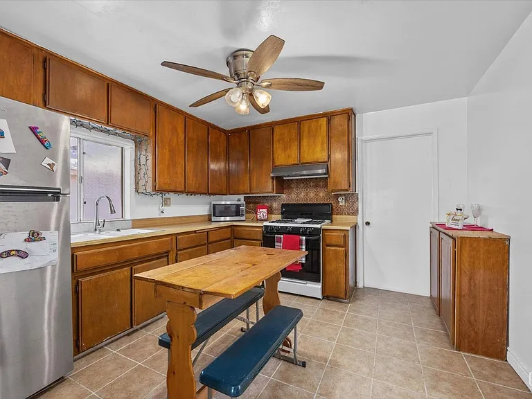 504 S Brown St — Photo 6