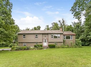 42 Hillendale Dr, New Milford, CT 06776