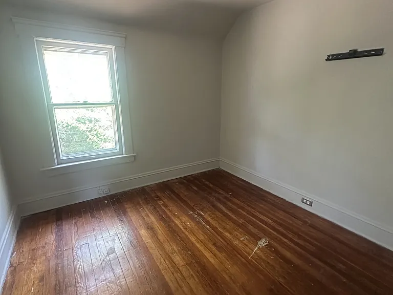 13610 Bartlett Ave — Photo 5