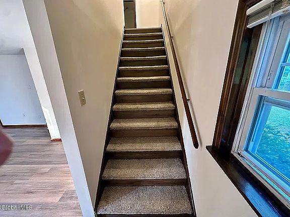 5th image of 229 Middletown Rd #1