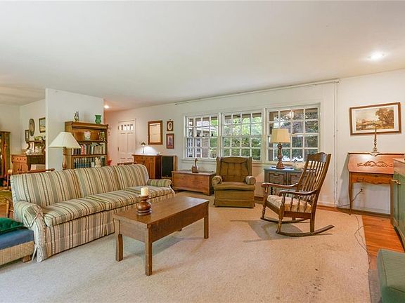 4th image of 535 Kerry Lake Dr