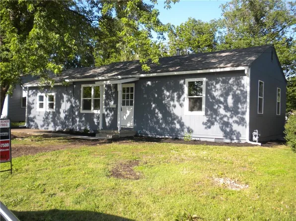 181 15th St, Osawatomie, KS 66064