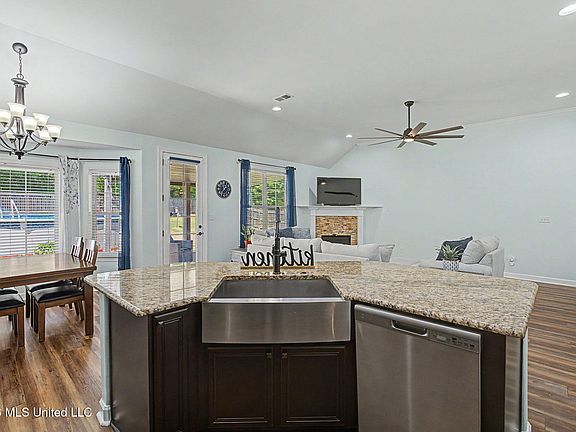 2nd image of 4253 Ridgemont Rd