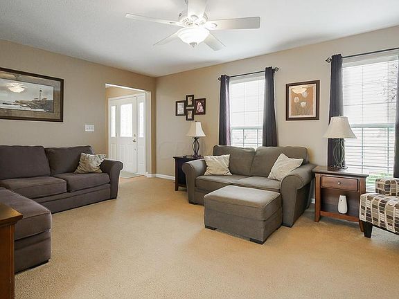 3rd image of 71 Stone Hedge Row Dr