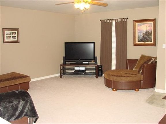 3rd image of 2909 34th St