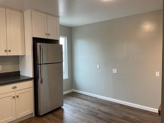 5th image of 461 Beech Ave