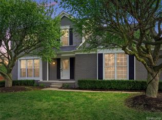 2000 Stonington Ct, Rochester Hills, MI 48306
