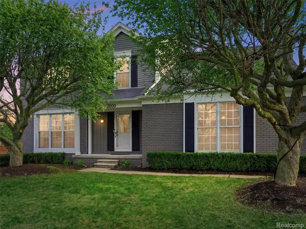 2000 Stonington Ct, Rochester Hills, MI 48306