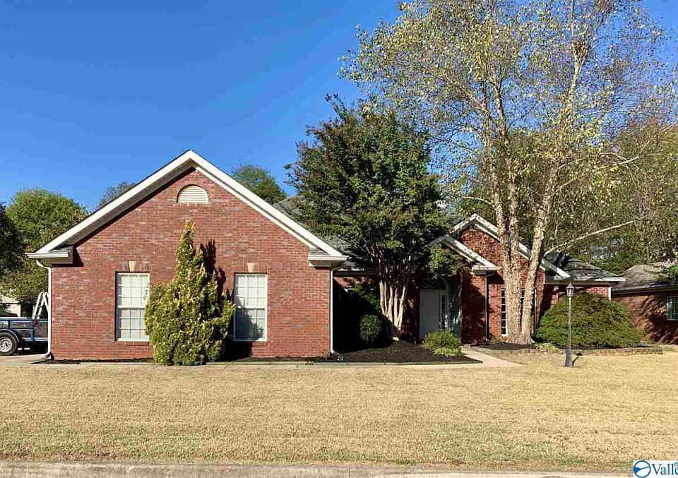 1st image of 323 Bradford Farms Dr