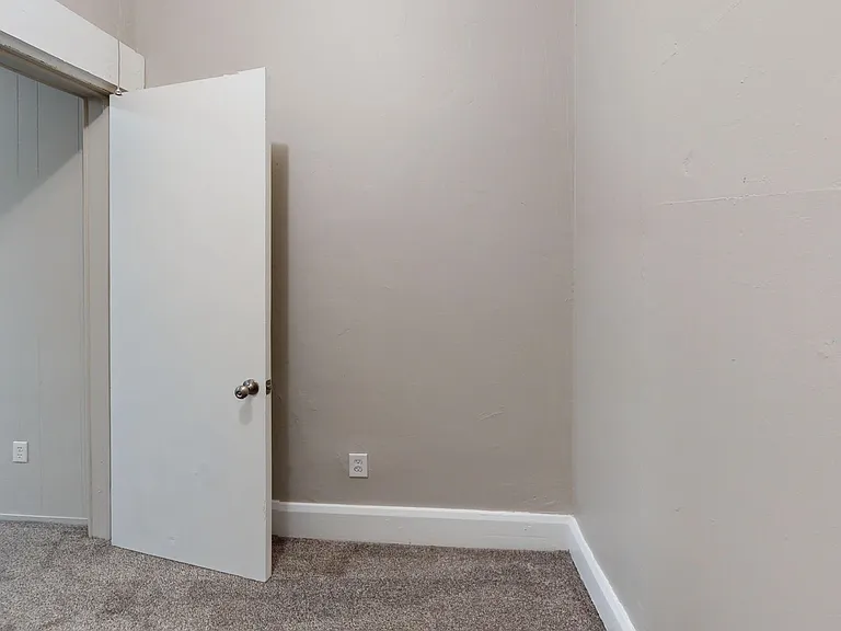 33 Westminster Avenue — Photo 29