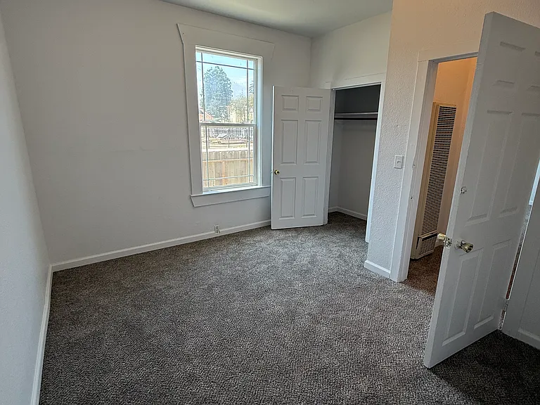 129 Maple Ave — Photo 4