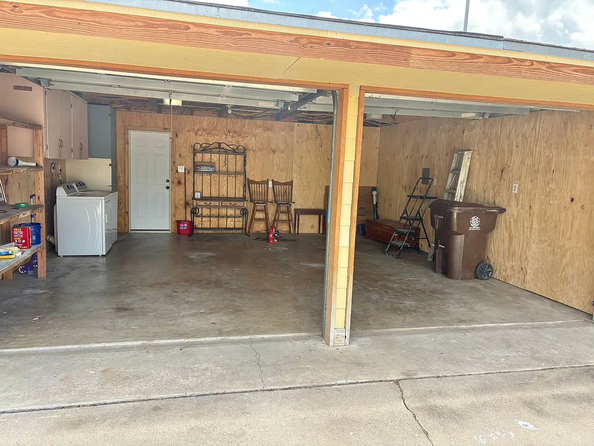 Building Photo - 1029 Hall Ave