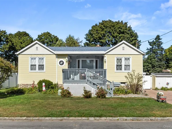 38 Palm, Lindenhurst, NY 11757