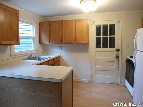 3rd image of 302 Washington Blvd