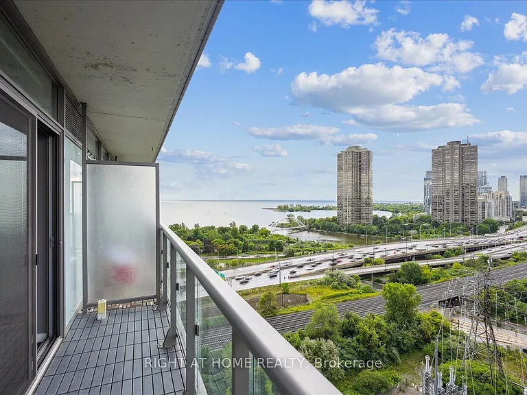 105 Queens Cay W #1607 — Photo 33