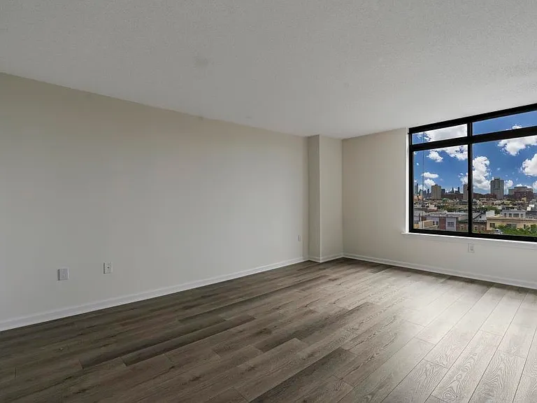 700 1st St #8F — Photo 11