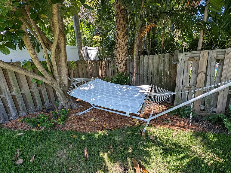 177 NE Spanish Ct — Photo 32