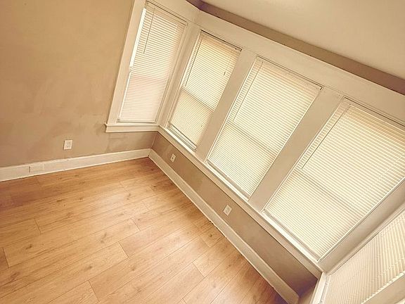 5th image of 4017 Agnes Ave