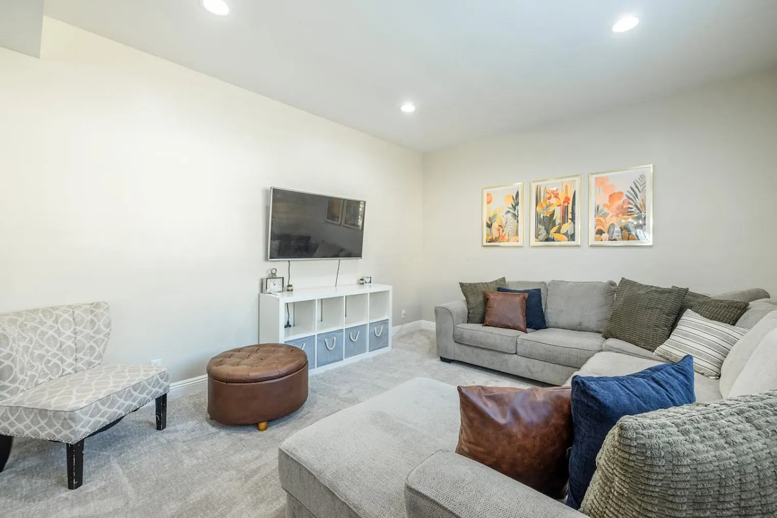 4 bed, 2.0 bath, 10451 sqft, $4,526 — Photo 3