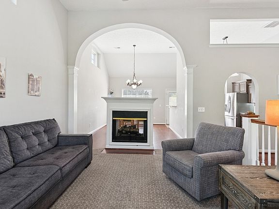5th image of 184 Blueberry St