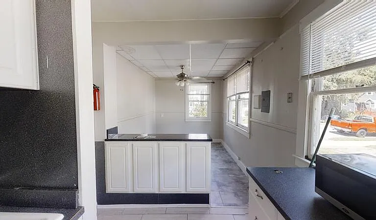 900 Woodlawn Ave #ENTIRE — Photo 3