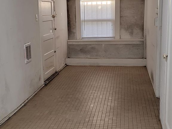 3rd image of 324 Hyde St #9