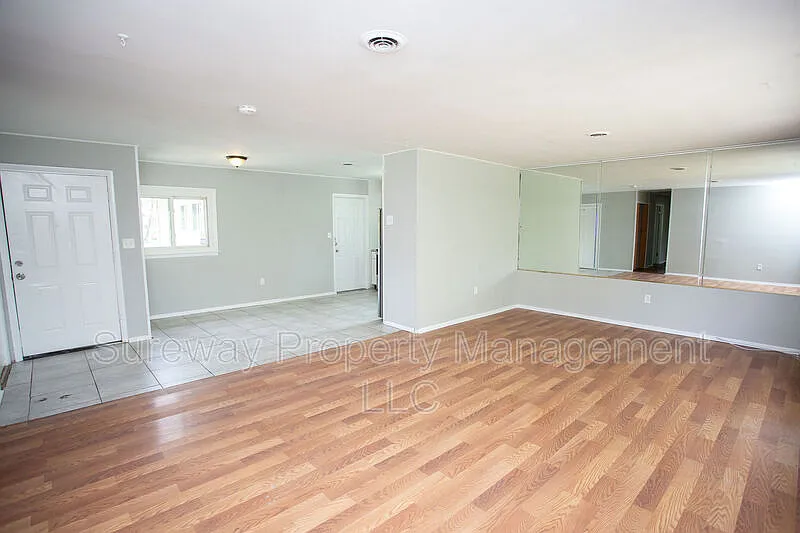 3 bed, 2.0 bath, 1200 sqft, $2,700 — Photo 4
