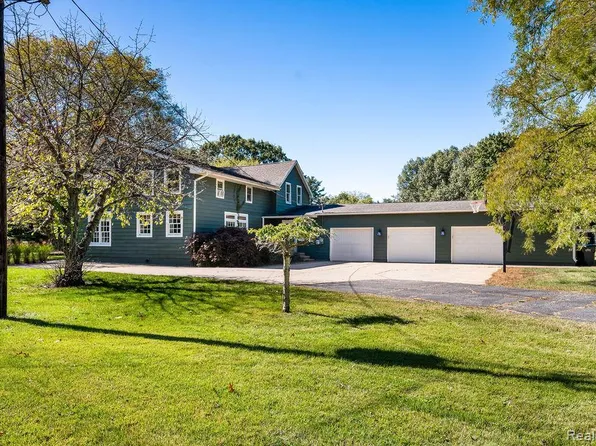 9695 Community Hall Rd, Union Pier, MI 49129