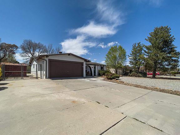 3rd image of 604 Meadow Ln