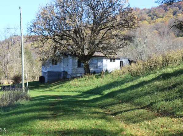 215 Autumn Dr, Pennington Gap, VA 24277