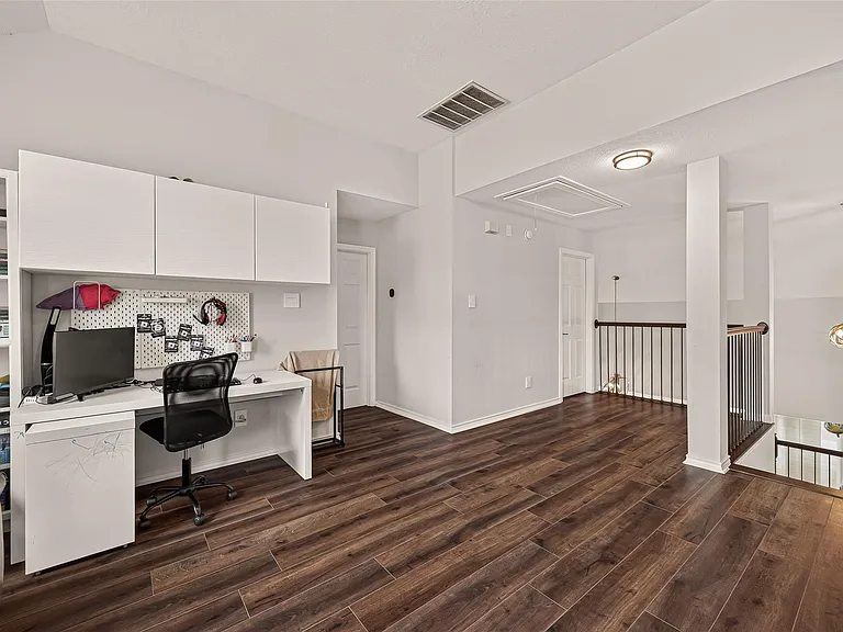 6514 Kings Summit Dr — Photo 31